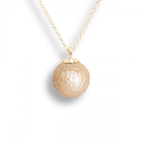 NFC Jewelry by Galatea call Momento pearl. First interactive NFC jewelry for Iphone 7 and newer